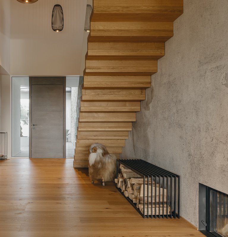 Landhausdiele Eiche Country Natura Eichenparkett und Holztreppe Eiche in gemütlichem Designer-Eingangsberreich